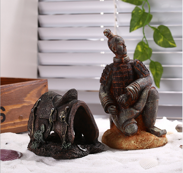 水族工藝品廠家直銷批發(fā)天然樹(shù)脂材武士與馬鞍水族工藝品批發(fā)