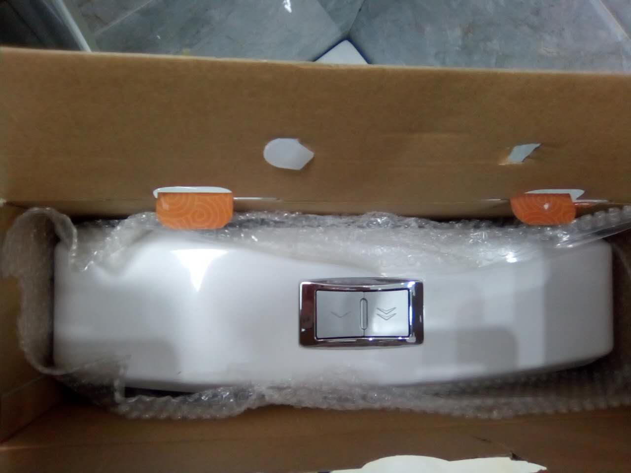 蒙娜麗莎衛(wèi)浴系列之 蹲便器，水箱，裝飾公司套餐內(nèi)全屋裝修免費送貨