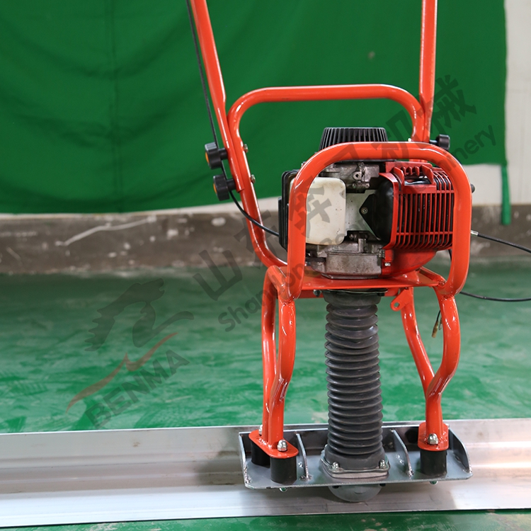 大廠家路面1-6米振動(dòng)尺 *整平尺混凝土振搗尺 刮平尺 現(xiàn)貨銷售