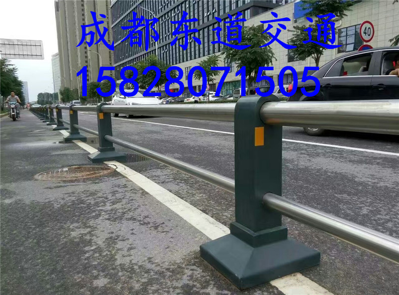 甘肅交通道路護(hù)欄廠家供應(yīng)|甘肅交
