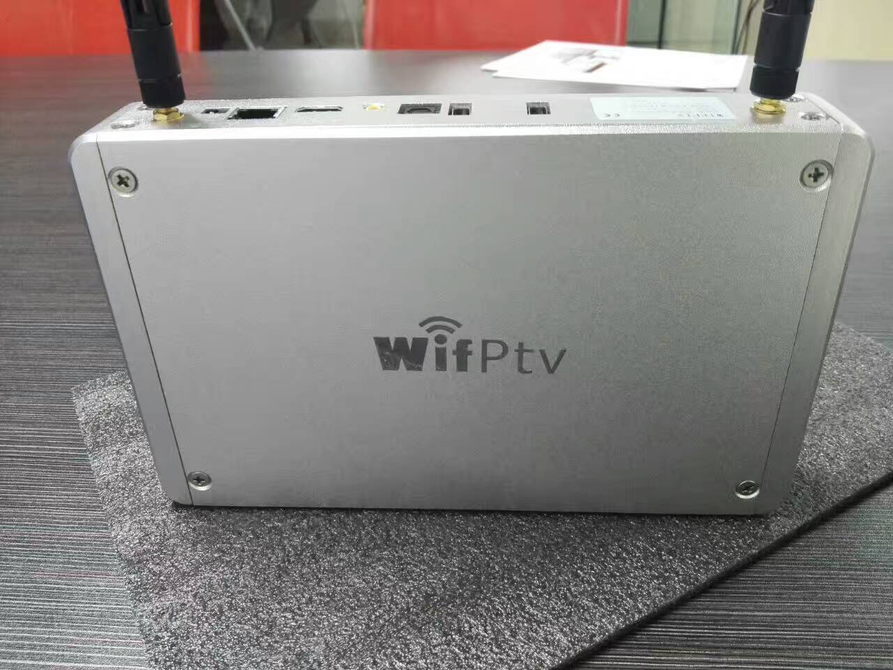 wifptv支持HDMI，VGA接口可與投影儀相連的無線互動演示系統(tǒng) 共享易無線投影王