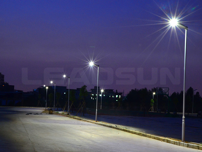 新農(nóng)村太陽能路燈價格_太陽能路燈廠家_一體化太陽能路燈