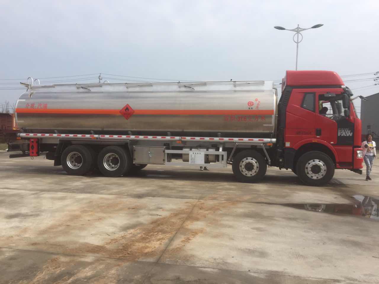 五 現(xiàn)*價(jià)銷售各種噸位油罐車