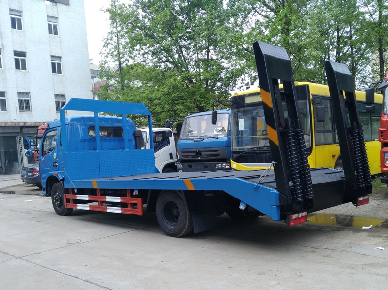 國(guó)五新款挖機(jī)拖車廠家直銷