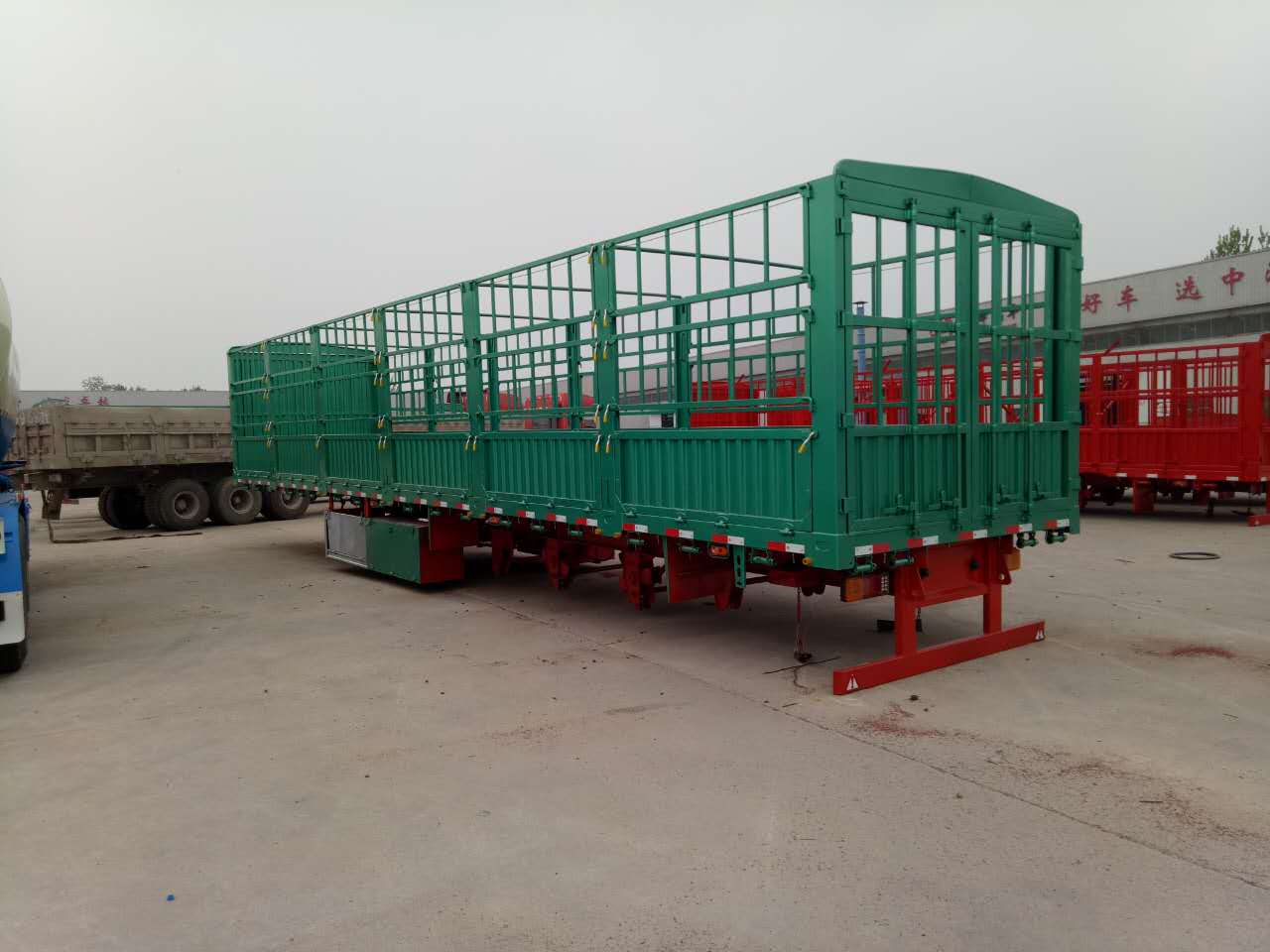 倉(cāng)柵半掛車(chē) 倉(cāng)柵汽車(chē)報(bào)價(jià)半掛貨車(chē)報(bào)價(jià)