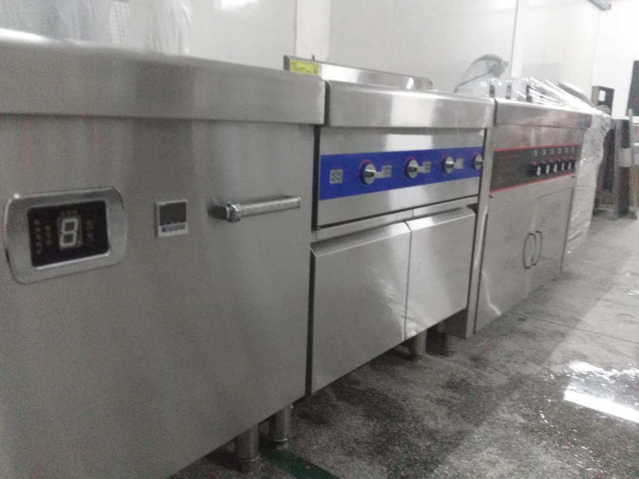 云南商用大功率廚具 商用大功率機(jī)芯 大功率商用電磁爐廠家