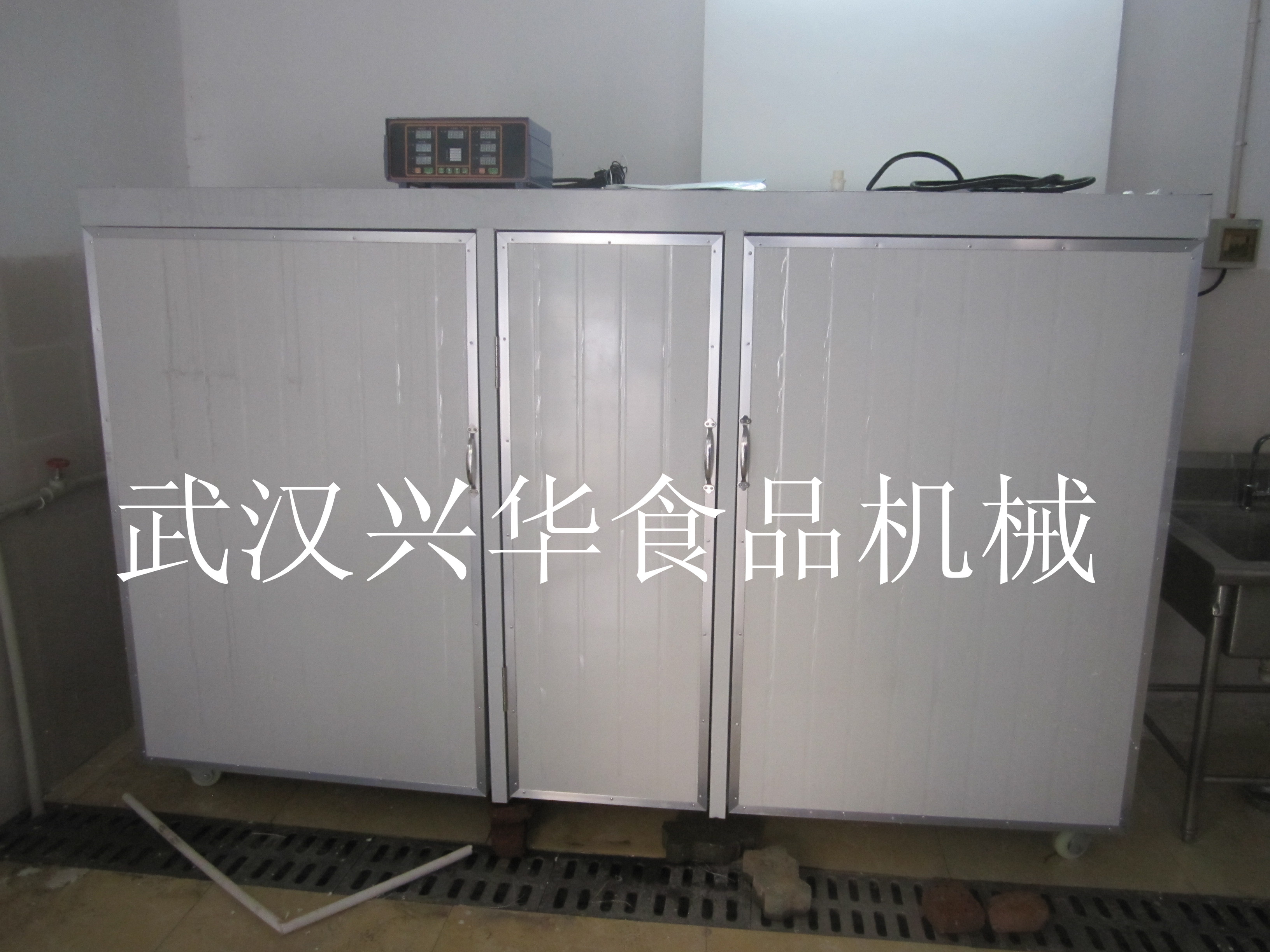200斤自動豆芽機采用微電腦控制，生長豆芽可以自動淋水自動控溫，購買豆芽機就選武漢興華興豆芽機 武漢自動豆芽機