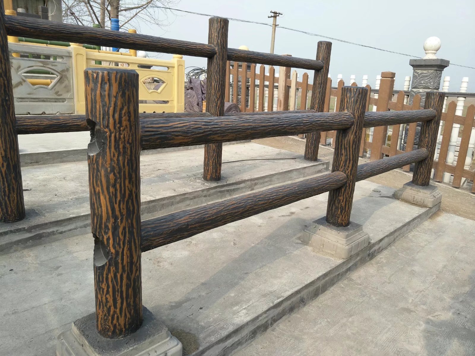 供應(yīng)仿樹皮欄桿 仿木欄桿 仿石護欄 免運費 免費技術(shù)指導(dǎo)