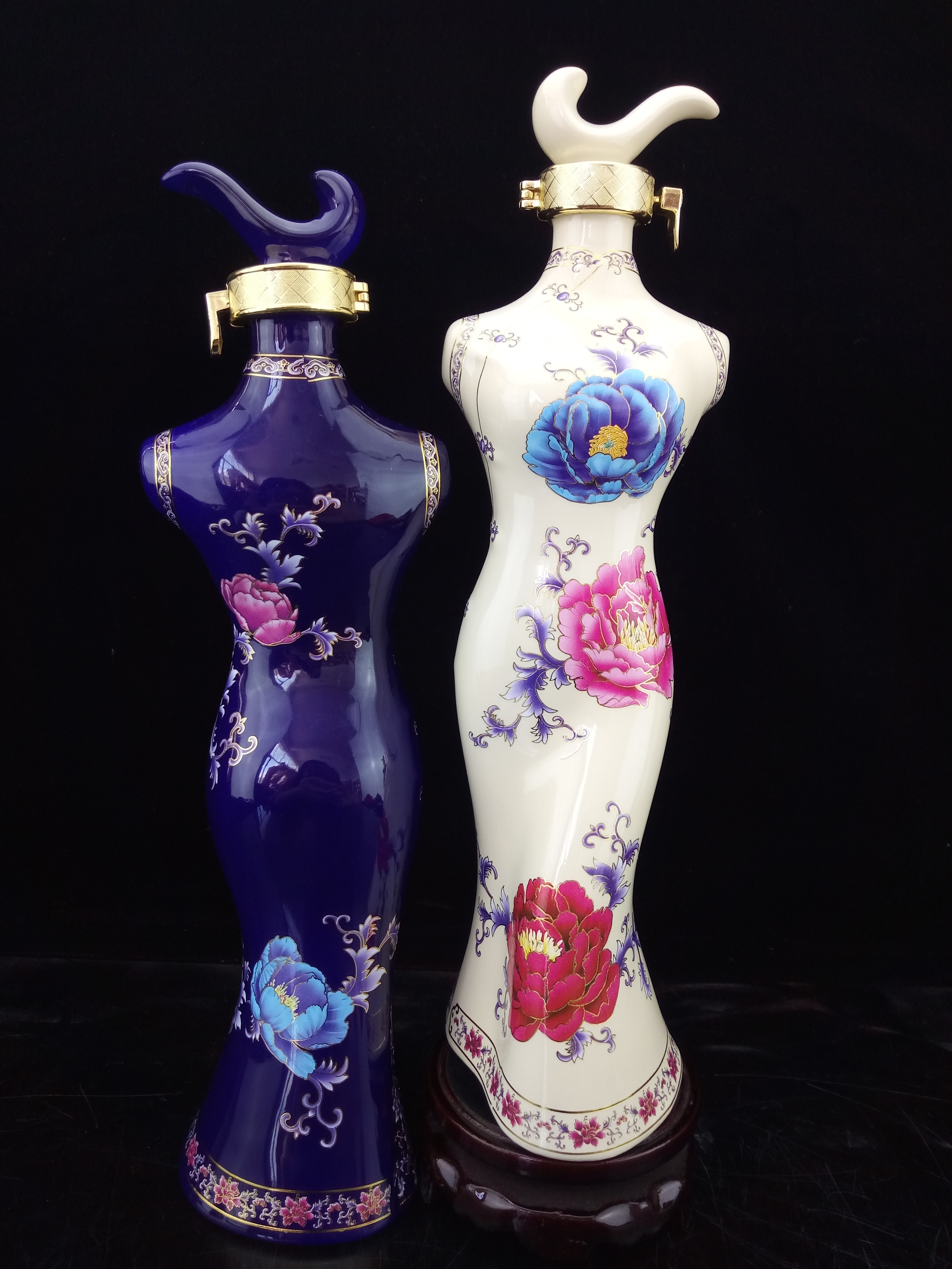 供應(yīng)1斤富貴人旗袍陶瓷酒瓶 景德鎮(zhèn)宏世陶瓷酒瓶廠 廠家直銷 1-20斤酒瓶批發(fā)