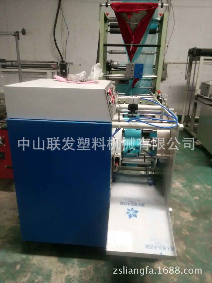 廠家直銷 點(diǎn)斷制袋機(jī) 自動(dòng)換卷機(jī)點(diǎn)斷式超市連卷袋制袋機(jī)* 舉報(bào)