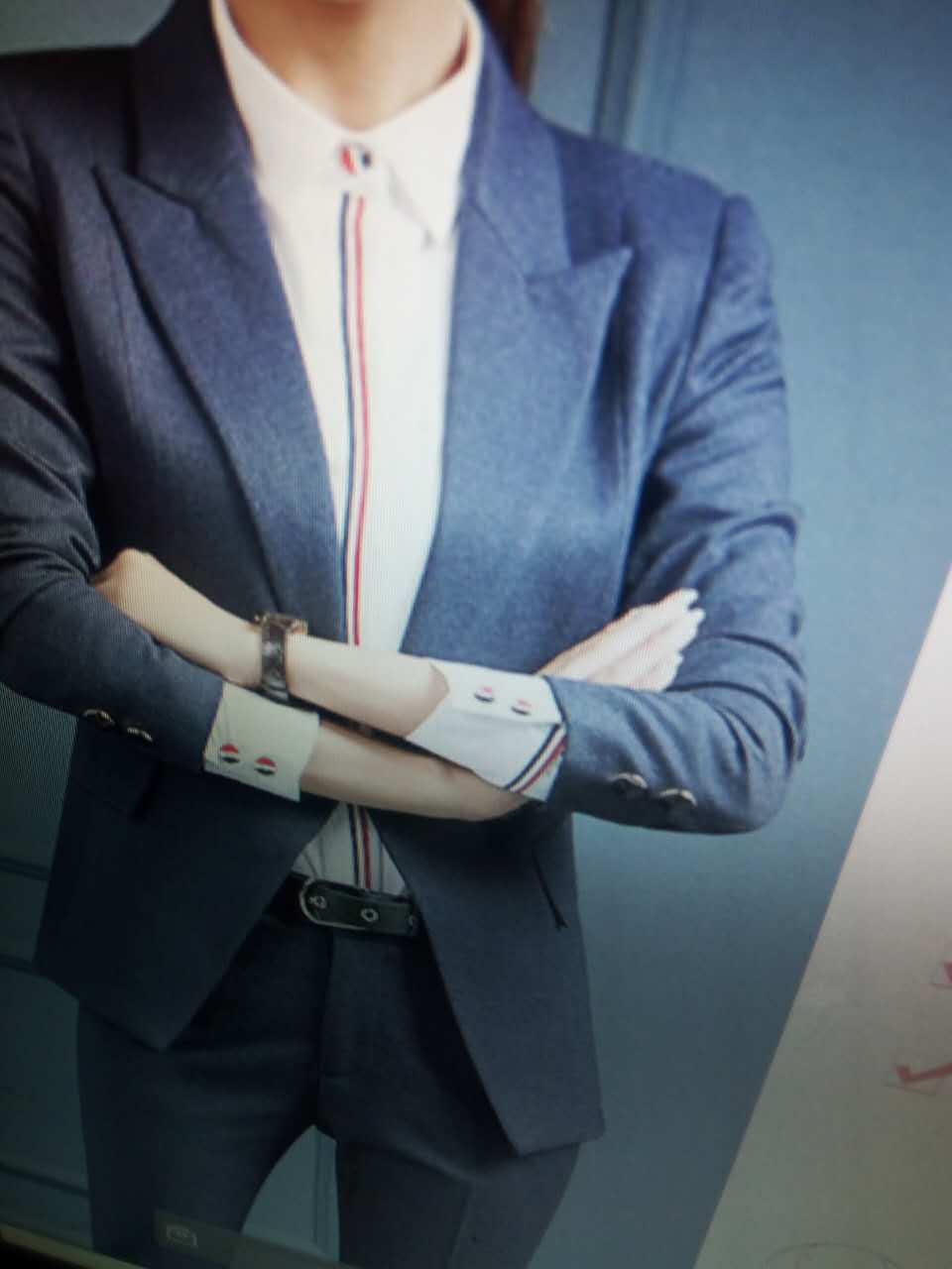 廠家現(xiàn)貨西裝各種款式有圖冊選擇 廠家現(xiàn)貨西裝，業(yè)務(wù)銷售碼數(shù)西裝