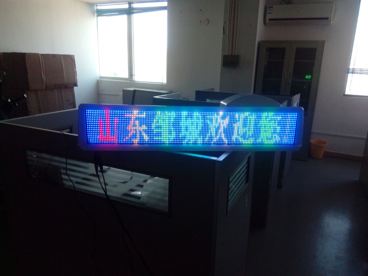 出租車全彩LED頂燈深圳德威*品質(zhì)*服務(wù)