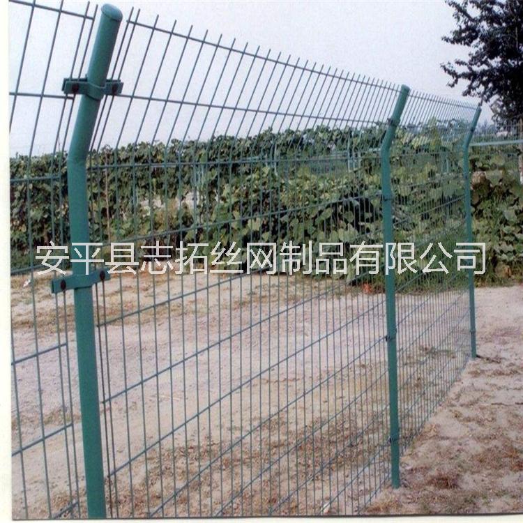 雙邊絲護(hù)欄網(wǎng) 綠色防護(hù)網(wǎng) 圈地圍網(wǎng) 高速公路護(hù)欄網(wǎng) 小區(qū)圍欄網(wǎng)