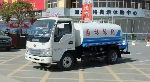 東風(fēng)多利卡4方灑水車