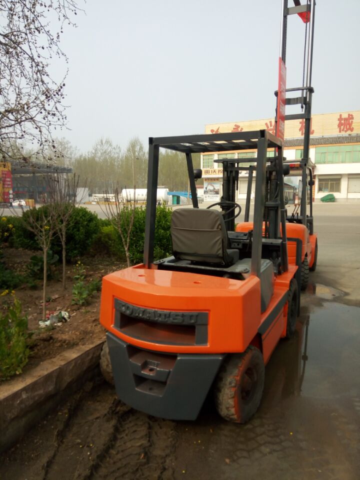 小松2.5噸叉車