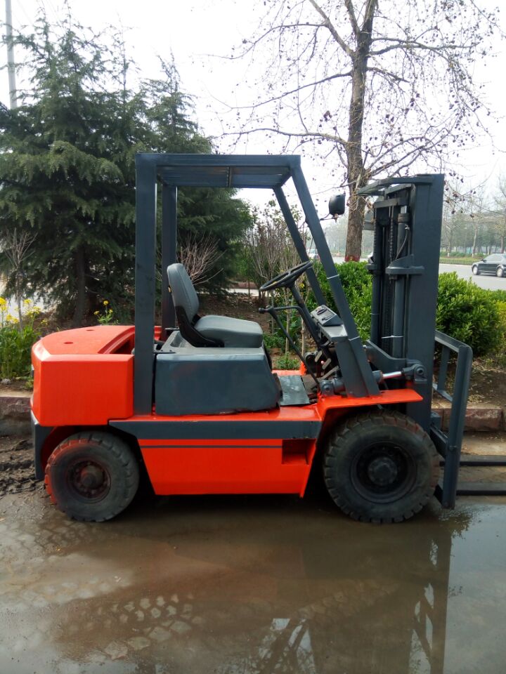 小松2.5噸叉車