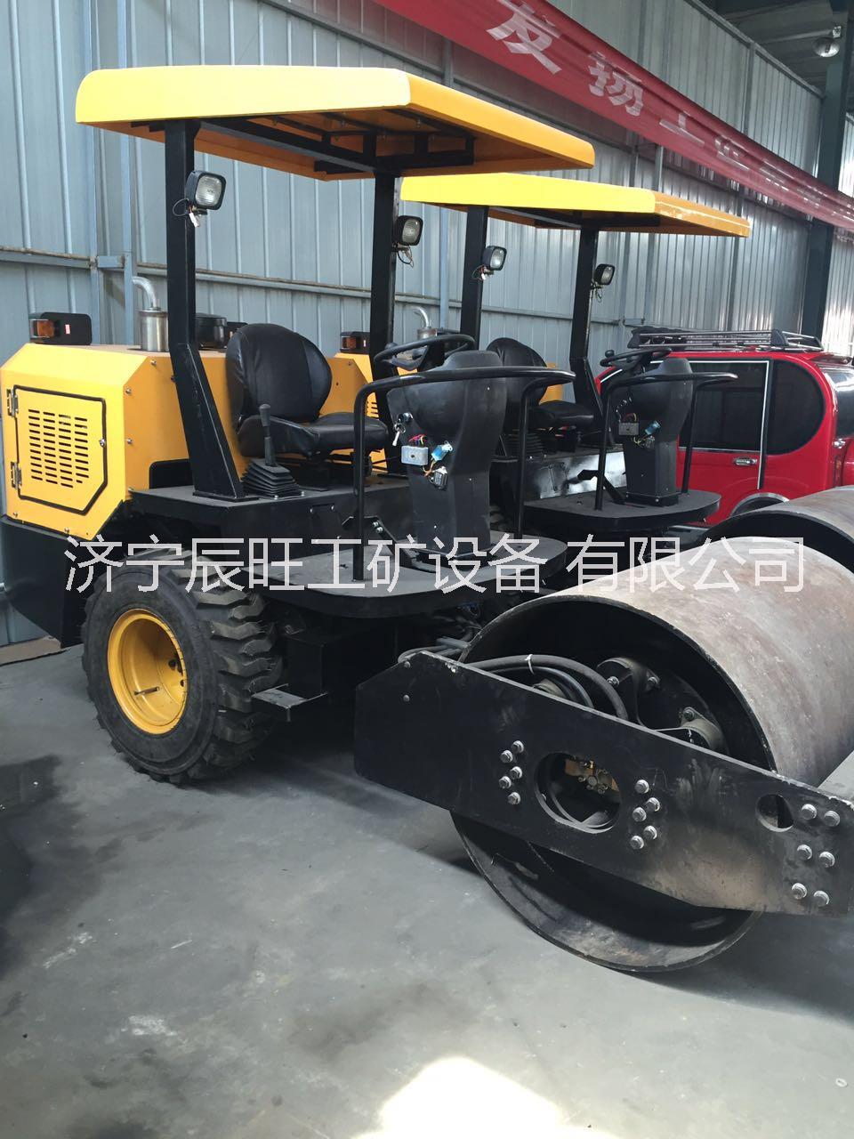 3.5噸單鋼輪座駕式振動壓路機