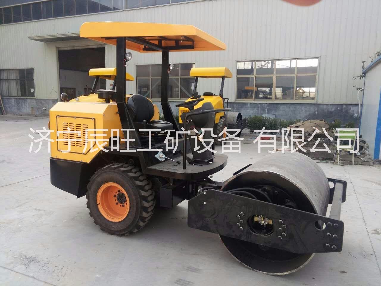 4噸單鋼輪振動(dòng)壓路機(jī)