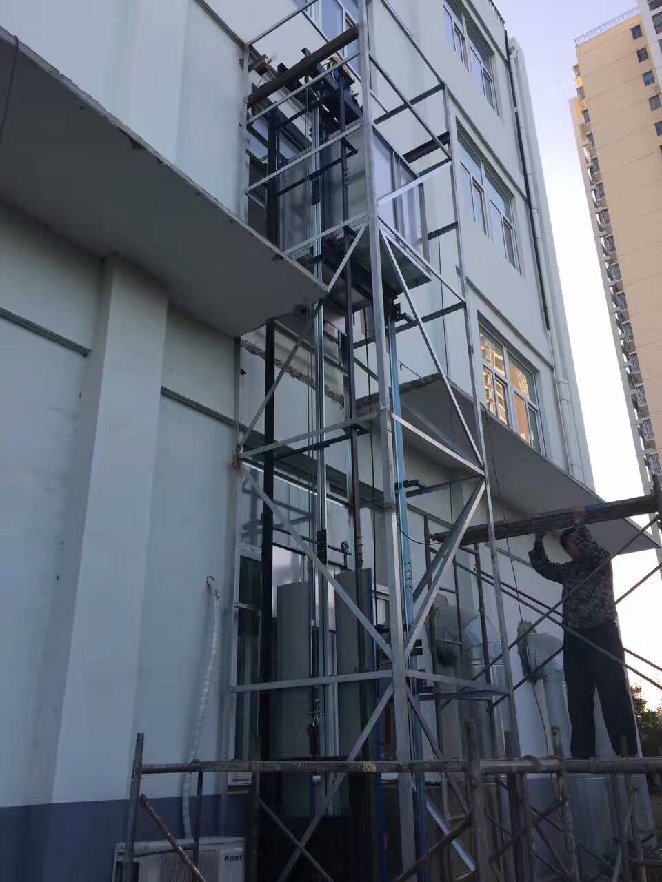 潤洋餐梯廠家銷售，潤洋雜物電梯廠家定制，潤洋傳菜電梯維修價格
