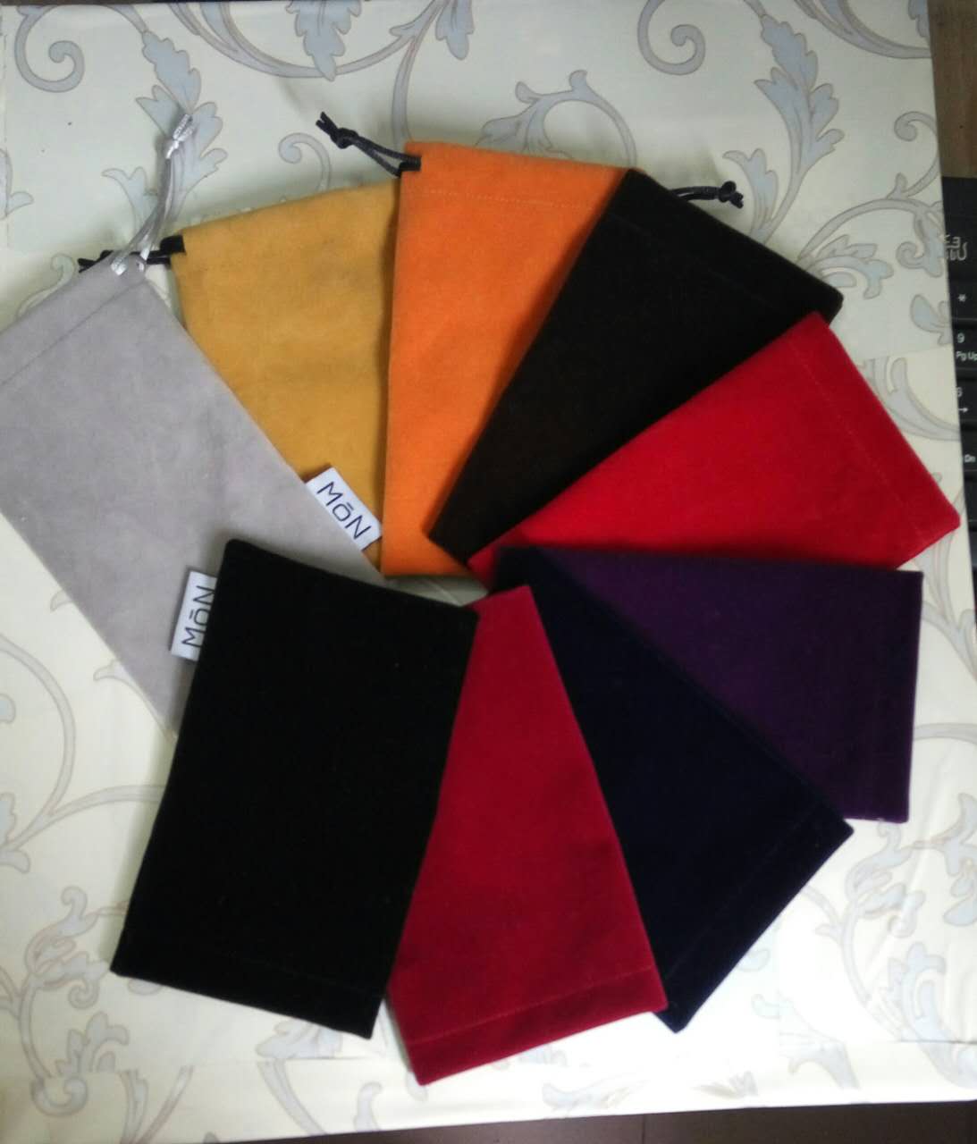 深圳束口絨布袋廠家直銷  絨布袋批發(fā)出售 束口絨布袋批發(fā)價格 絨布束口袋