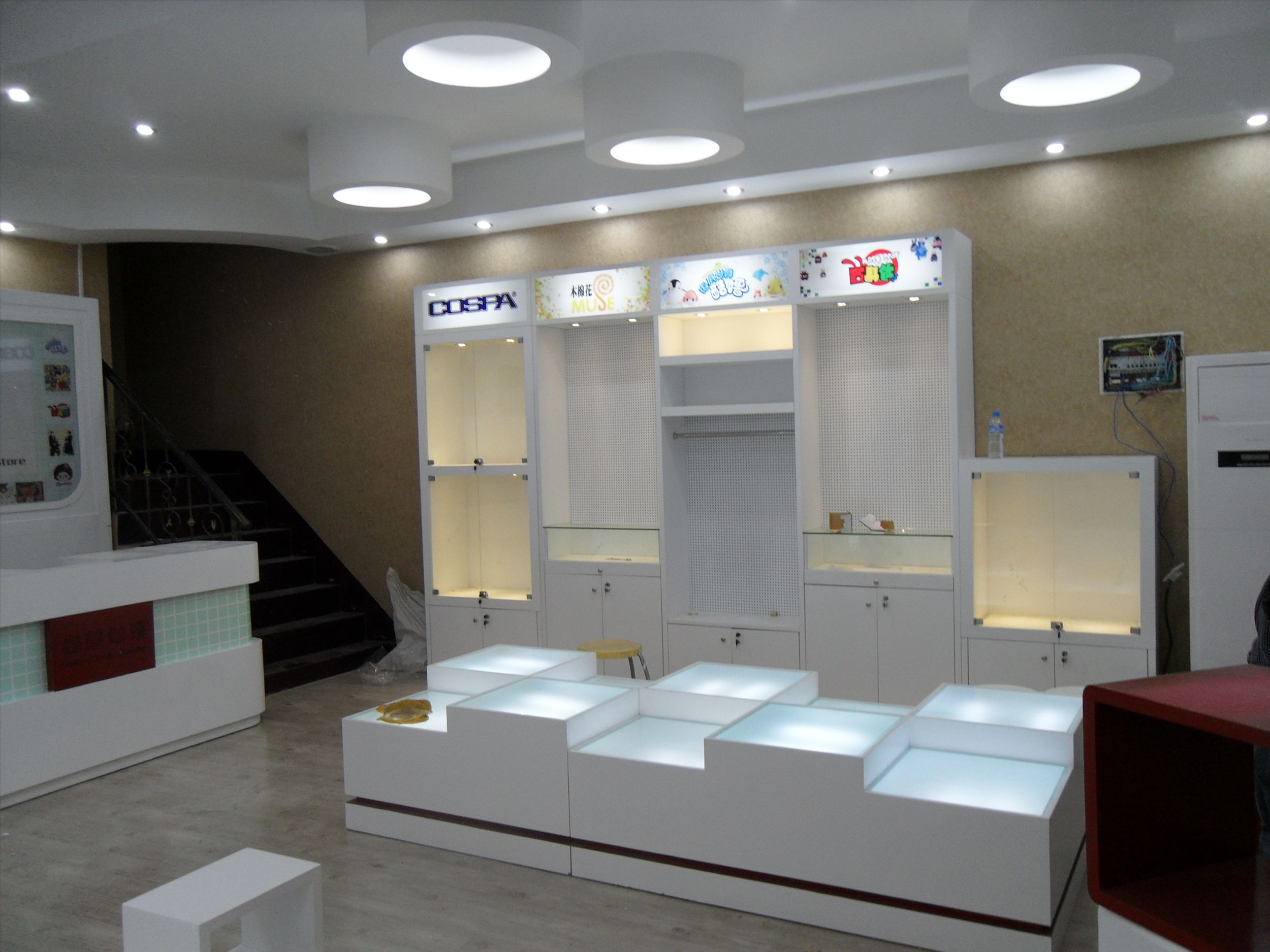 出售禮品展柜、供應(yīng)禮品展柜、禮品展柜價格 南陽展柜 南陽展柜哪家好 南陽展柜廠家直銷 南陽展柜供應(yīng)商