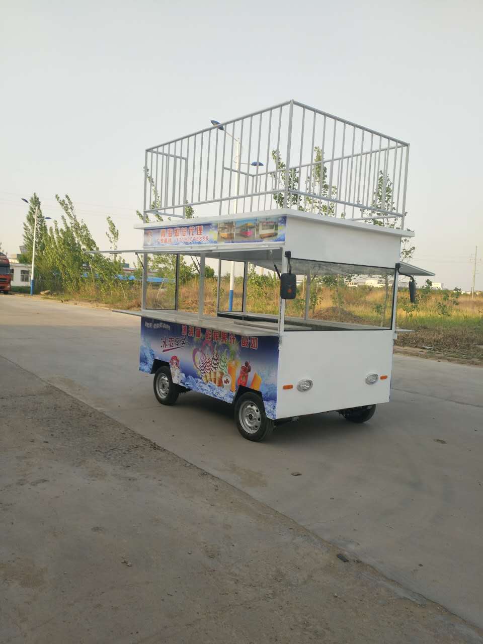 煙臺美食餐車巴士車流動車廠家、煙臺餐車、餐車供應(yīng)、餐車代理商