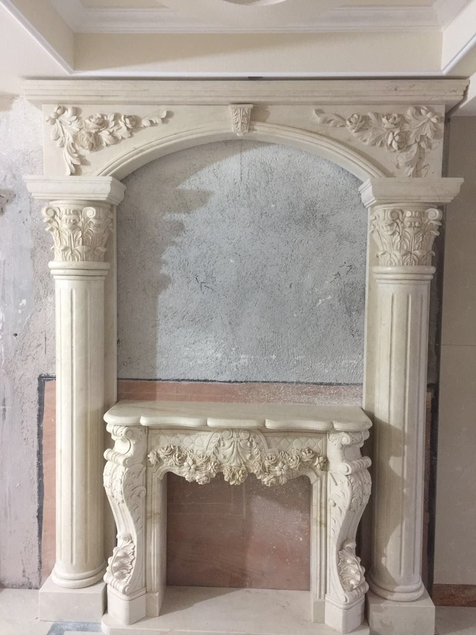 廠家供應(yīng)歐式雕花柱頭圓柱羅馬柱 背景墻雕花羅馬柱天然大理石 大理石背景墻 天然大理石背景墻