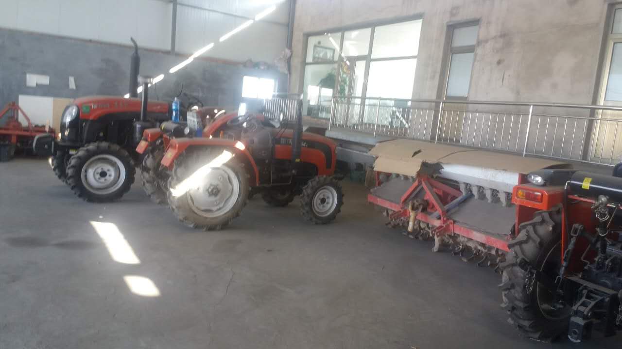 代縣玉米收割機銷售   玉米收割機銷售  拖拉機銷售