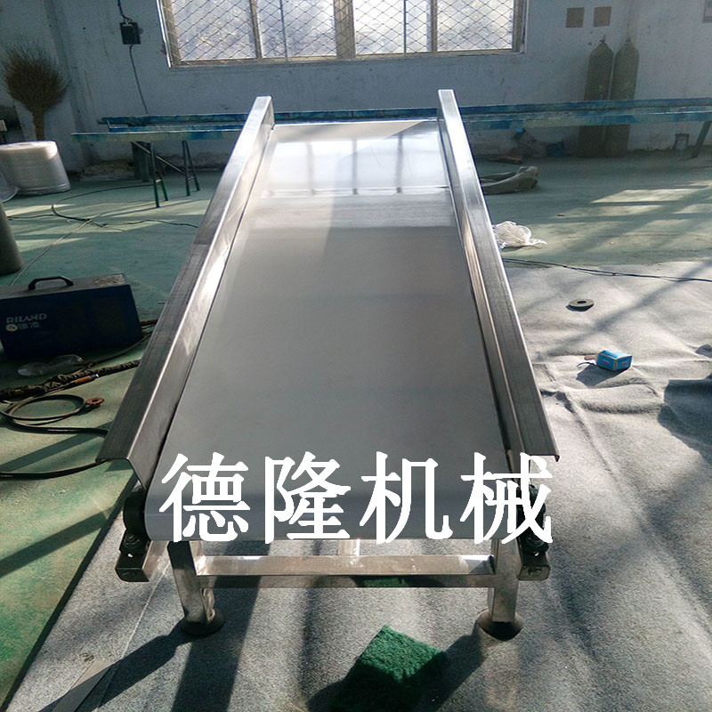 輸送機廠家生產(chǎn)供應(yīng) 轉(zhuǎn)彎輸送機電動滾筒傳送機自動化組裝生產(chǎn)線