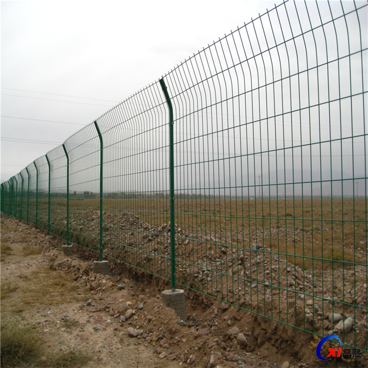 昌熙供應(yīng)優(yōu)質(zhì)護(hù)欄網(wǎng)公路 雙邊絲護(hù)欄網(wǎng) 果園圍欄網(wǎng)廠家定制銷售