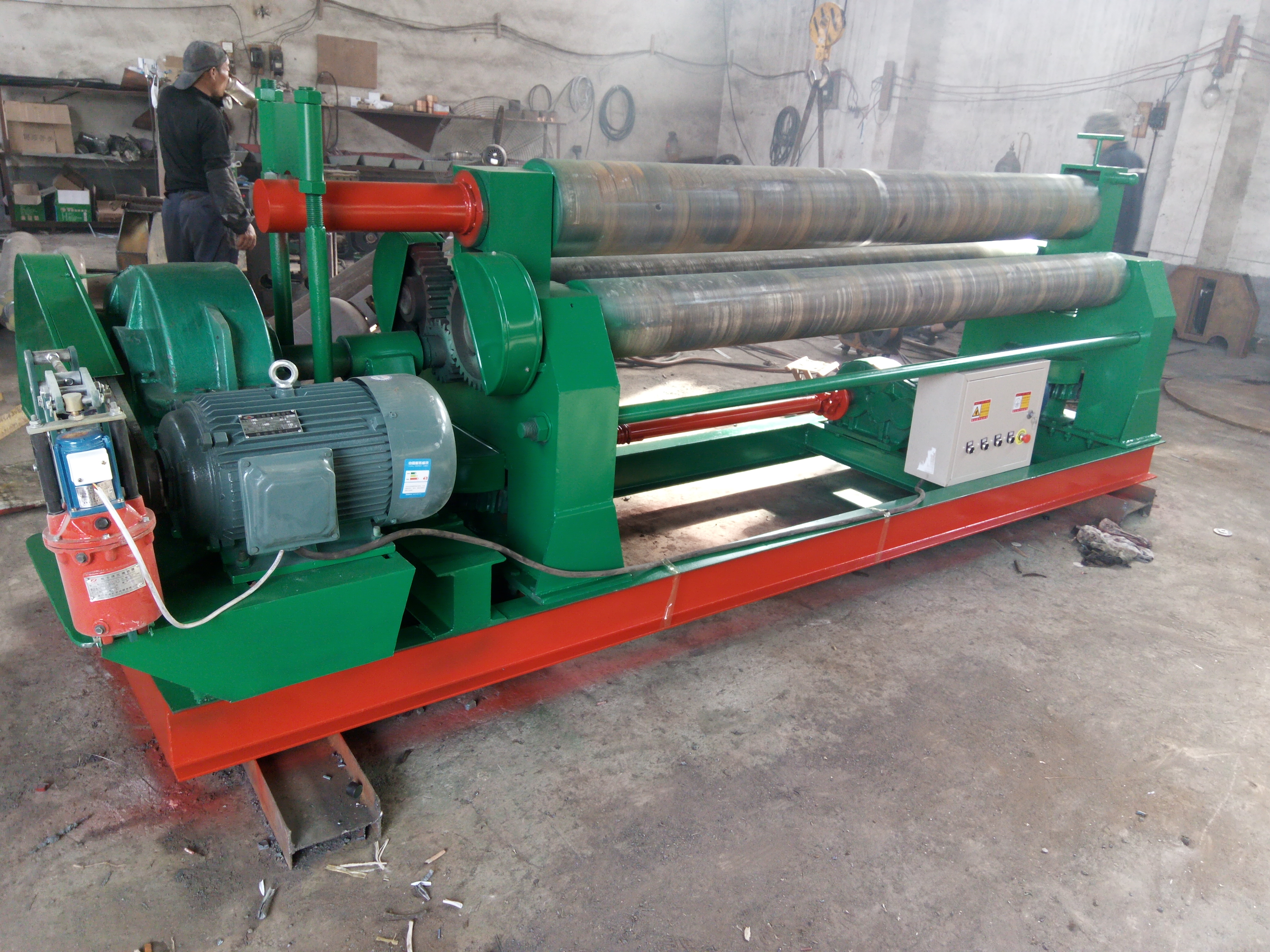 機(jī)械式三輥對(duì)稱卷板機(jī) 實(shí)心卷板機(jī) 全自動(dòng)卷板機(jī)