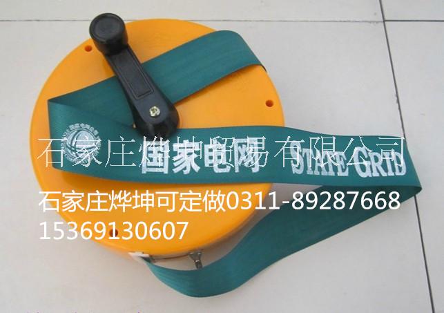 安全圍網(wǎng) 安全圍網(wǎng)圍欄可以分為軟質(zhì)圍網(wǎng)和硬