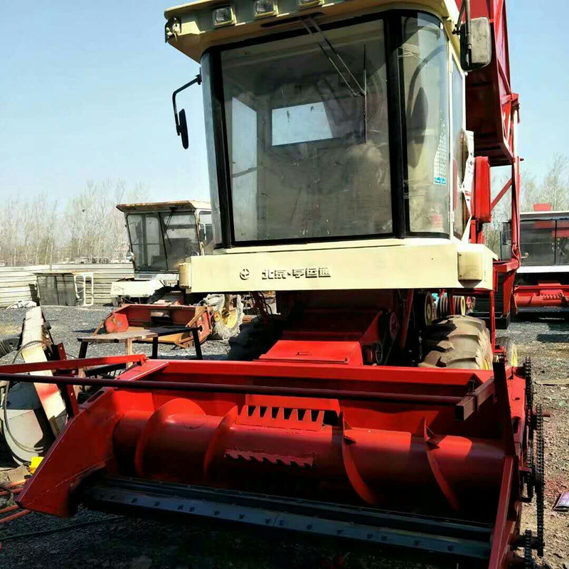 大型自走式玉米秸稈青儲機價格及報價哪里有青儲機生產廠家