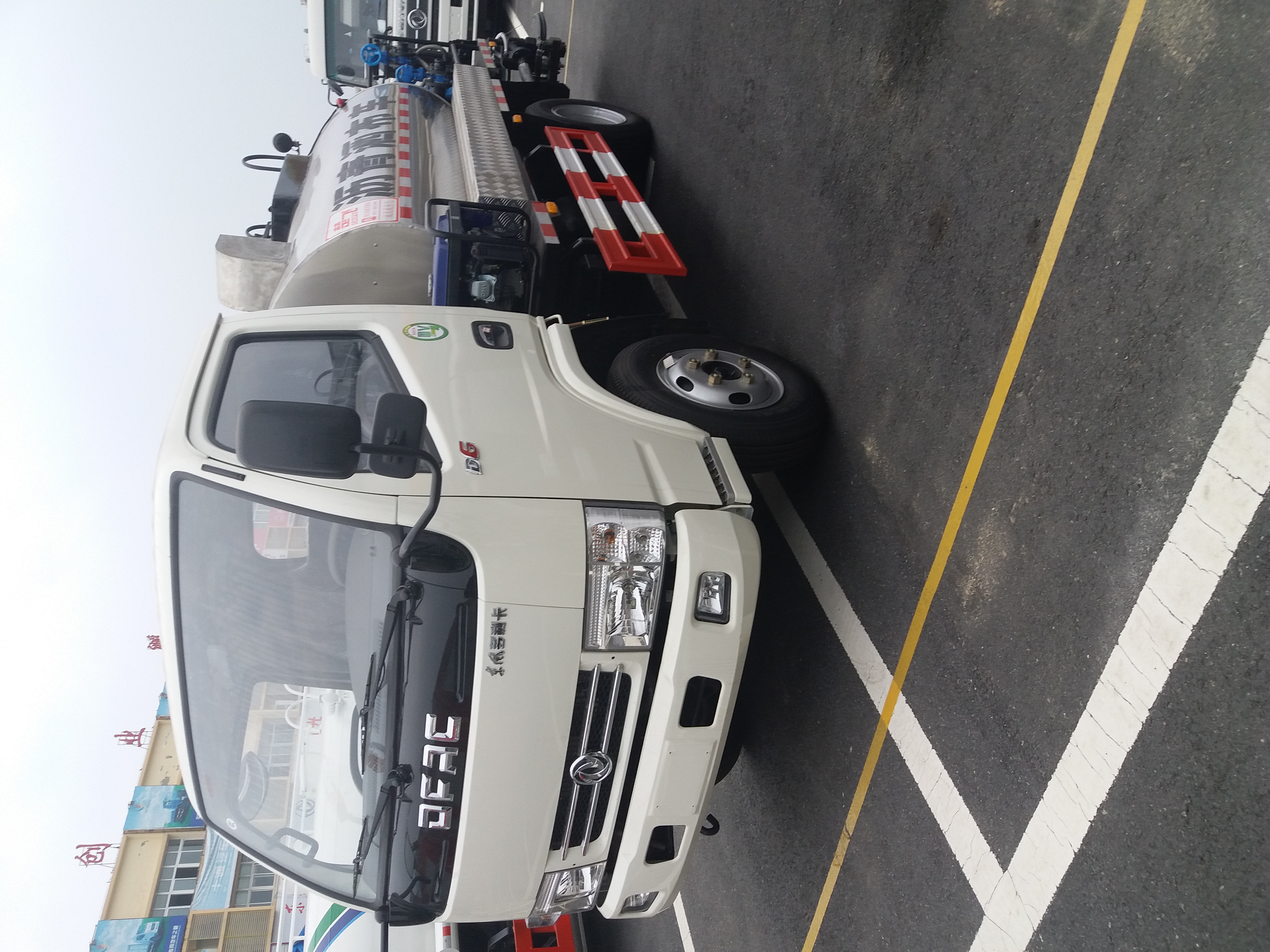 瑞安智能型灑布車供應(yīng)商@瑞安全自動瀝青灑布車廠家@瑞安瀝青灑布車