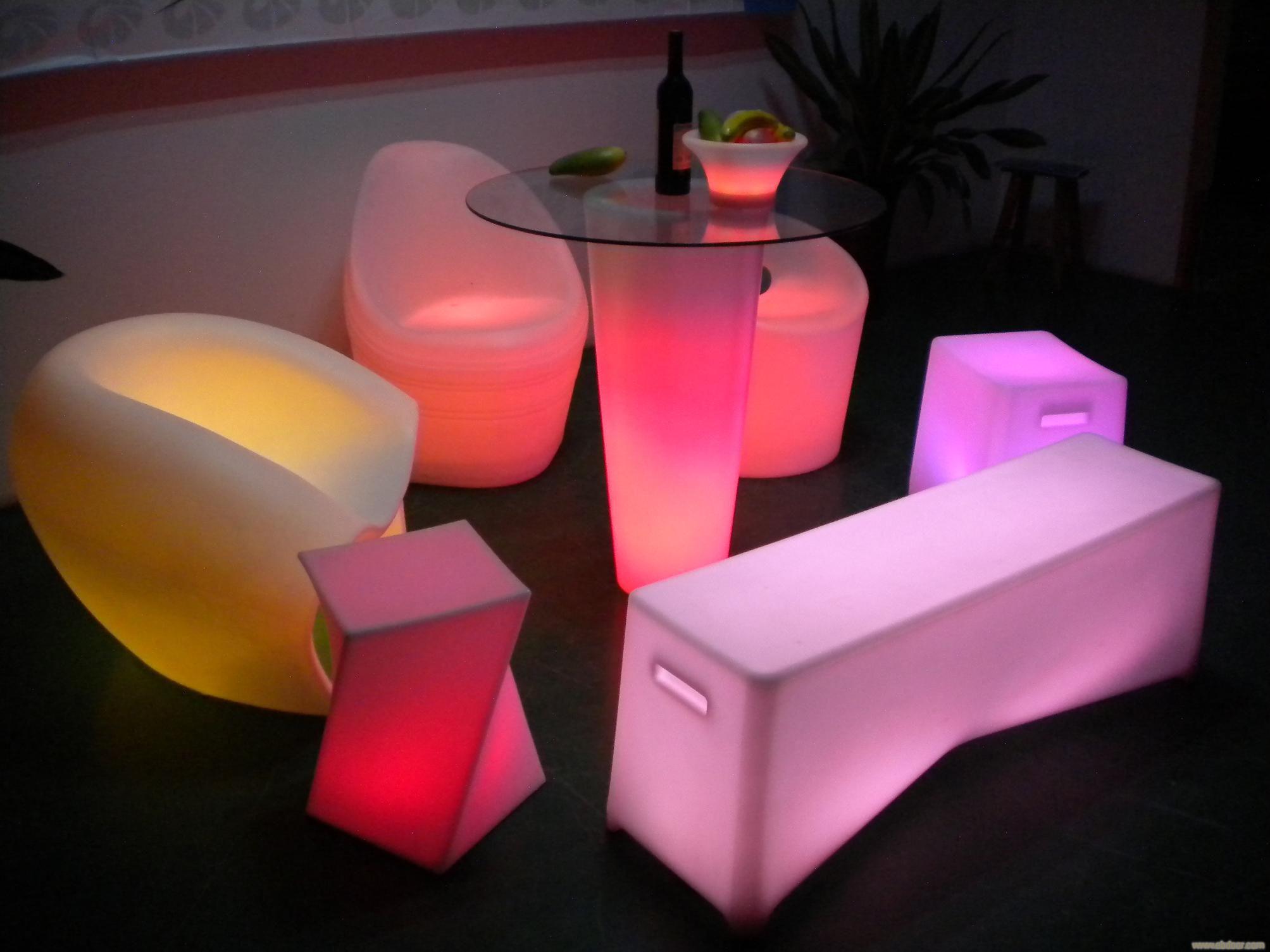 滾塑LED燈罩殼加工定做 滾塑酒吧LED桌椅定做 滾塑室內(nèi)外觀賞燈價(jià)格 塑料LED燈加工定做 塑料LED燈開(kāi)模