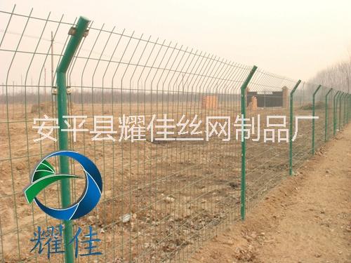 雙邊護(hù)欄網(wǎng)生產(chǎn)廠家  現(xiàn)貨供應(yīng)