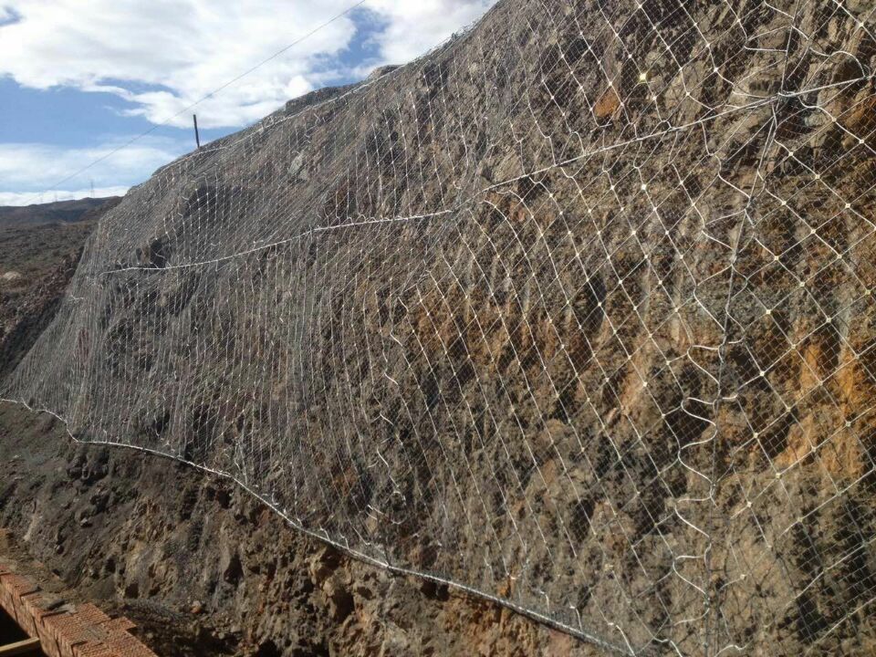 河北邊坡防護網(wǎng) 邊坡防護網(wǎng)價格  邊坡防護網(wǎng)廠 邊坡防護網(wǎng)供應(yīng)商 點擊河北臣運絲網(wǎng)