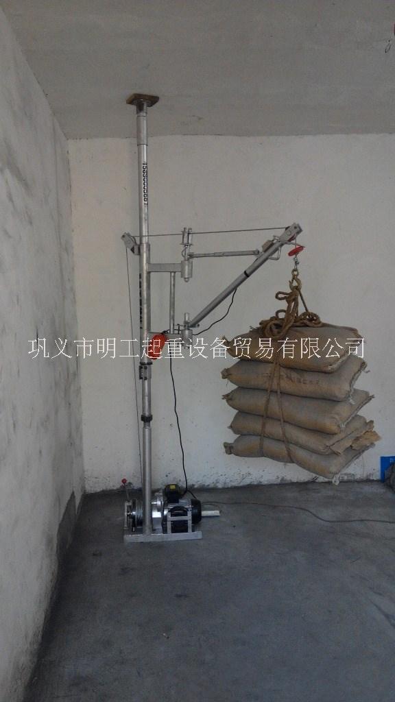 窗口轉(zhuǎn)臂小吊機(jī)，樓房上料用，明工