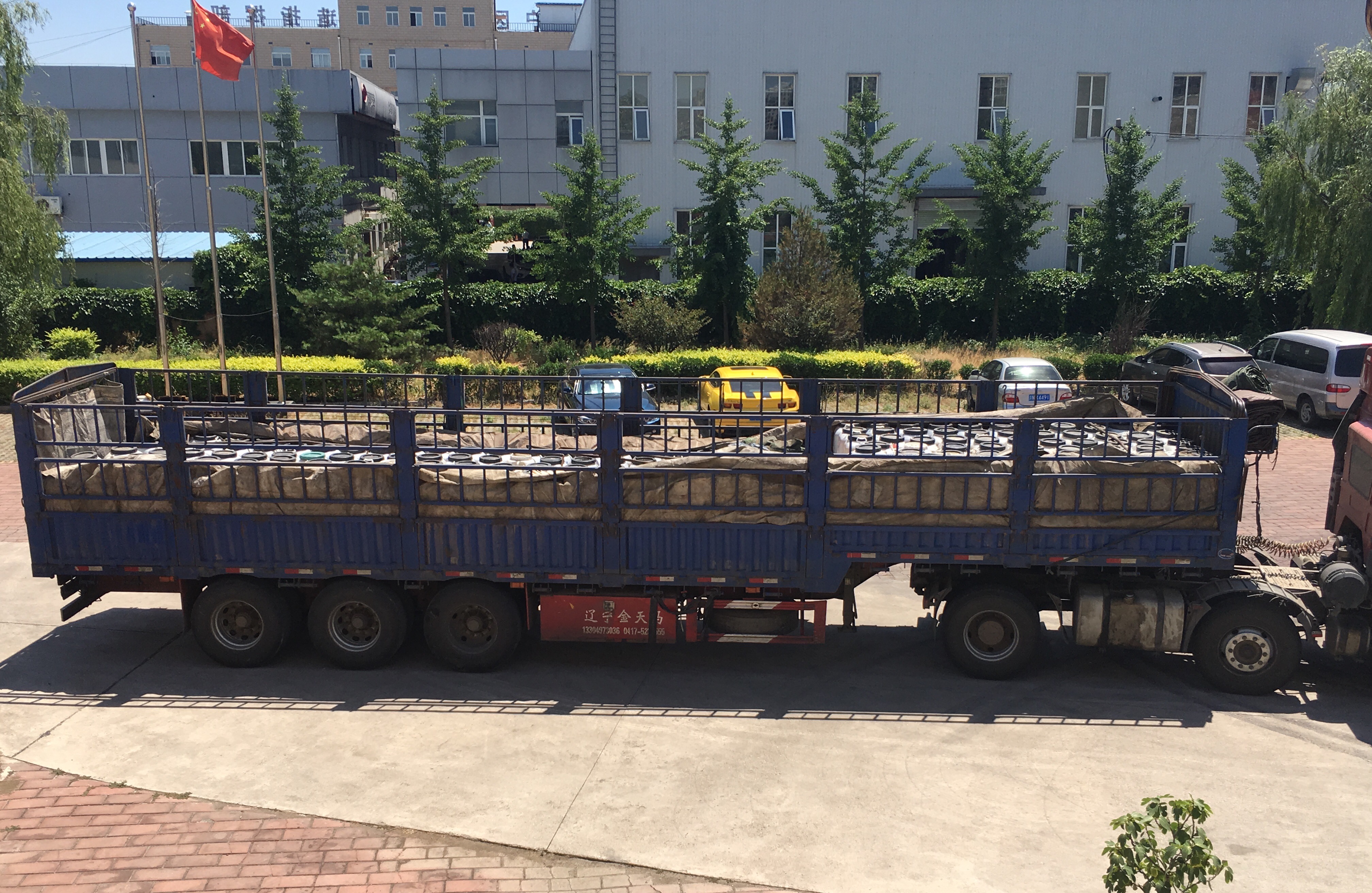 天蜂奇荊條蜂蜜原料批發(fā)及代加工，500公斤起批發(fā)。價格區(qū)間13000-19000/噸，電話議價。