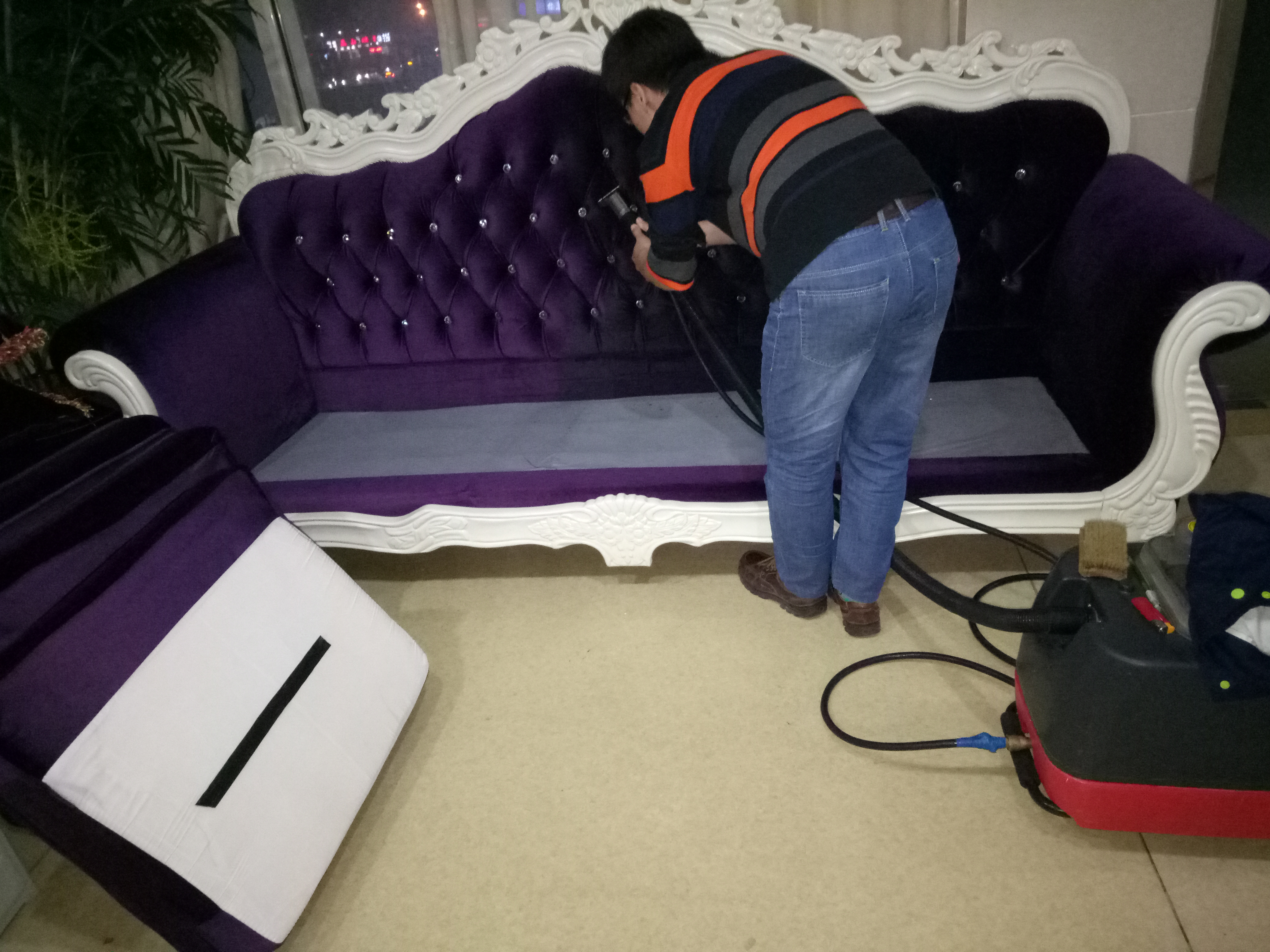 青島專業(yè)清洗沙發(fā)，清洗餐椅，青島哪家清洗沙發(fā)好