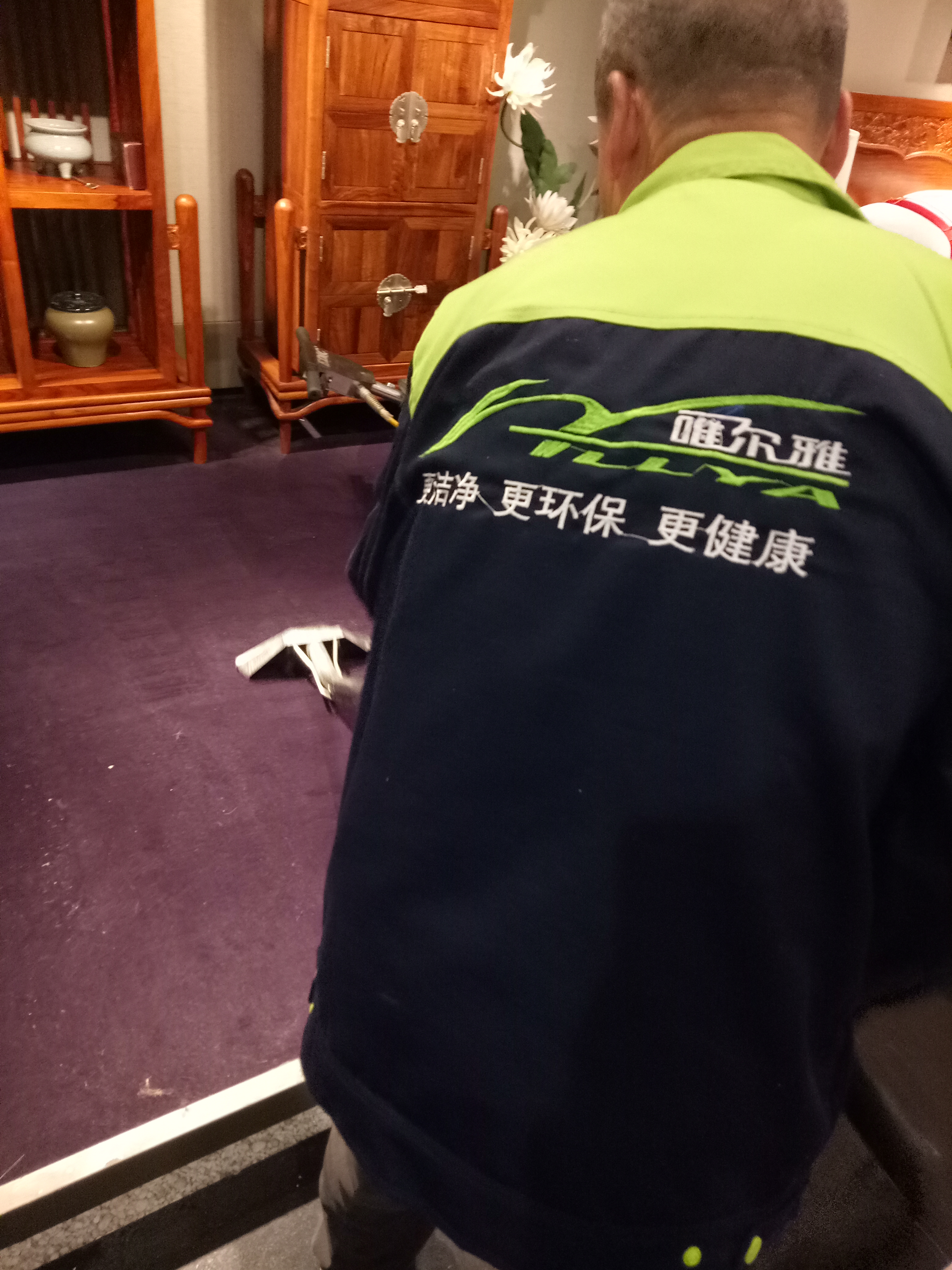 供應(yīng)青島保潔 青島清洗辦公地毯家庭地毯酒店地毯
