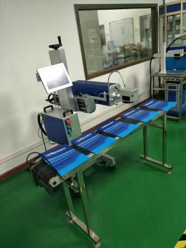 飛行二氧化碳激光機   在線移動打印  logo編號日期標(biāo)刻