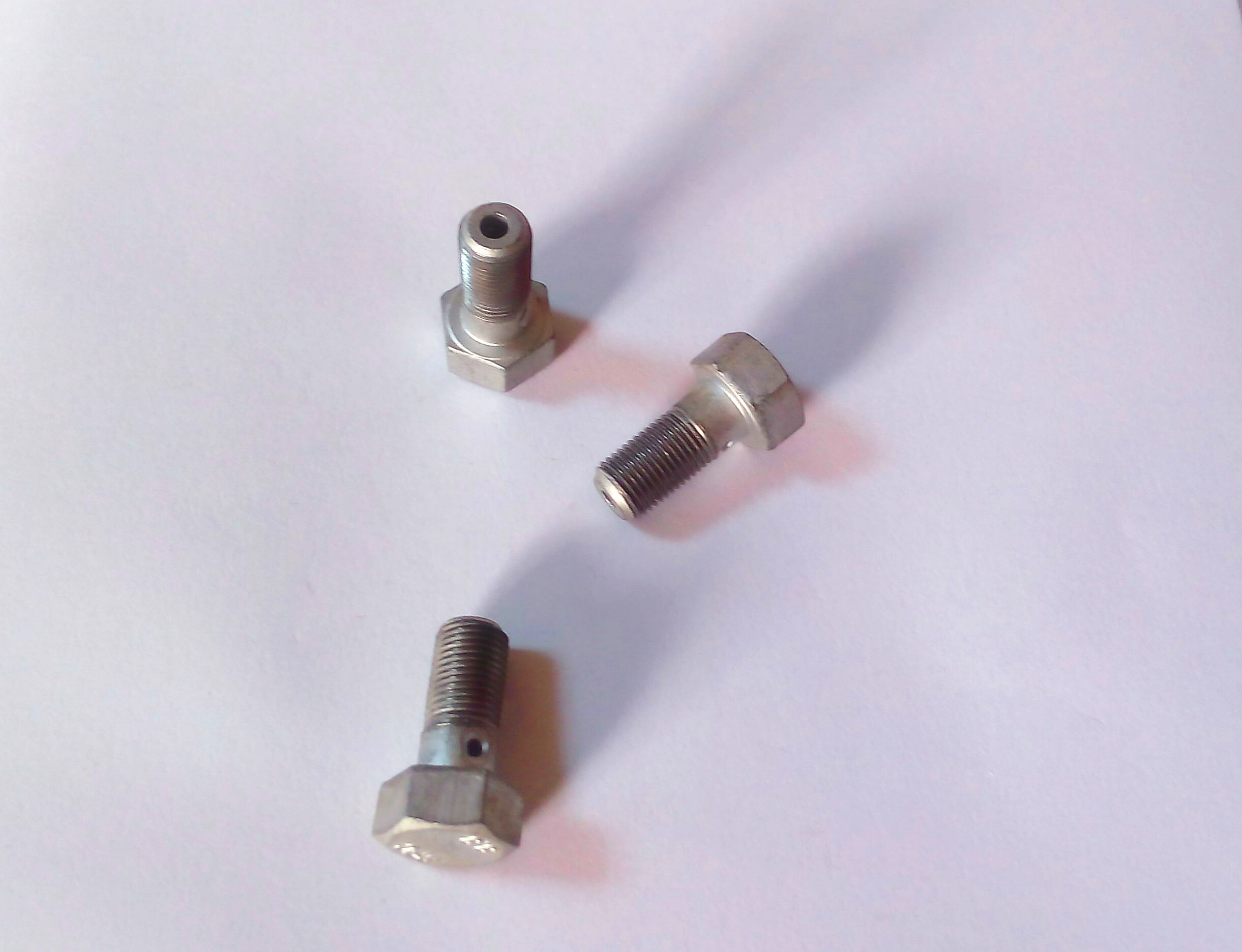 廠家直銷生產(chǎn)各類非標件螺栓多種外六角螺栓 現(xiàn)貨供應 六角帶孔螺栓