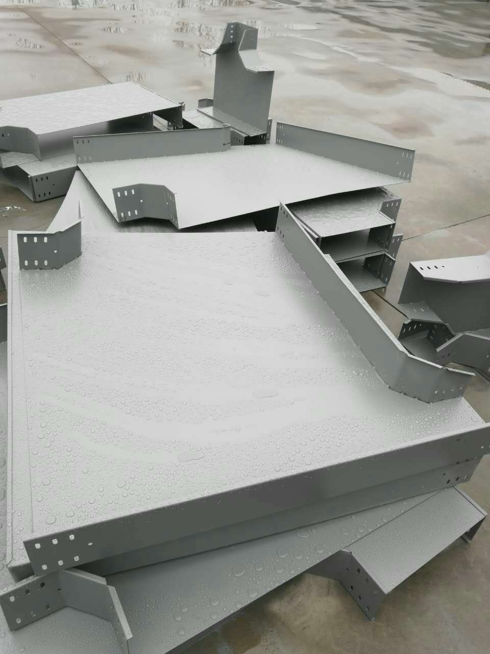 梯式橋架鍍鋅橋架商河縣電纜橋架廠家優(yōu)質(zhì)