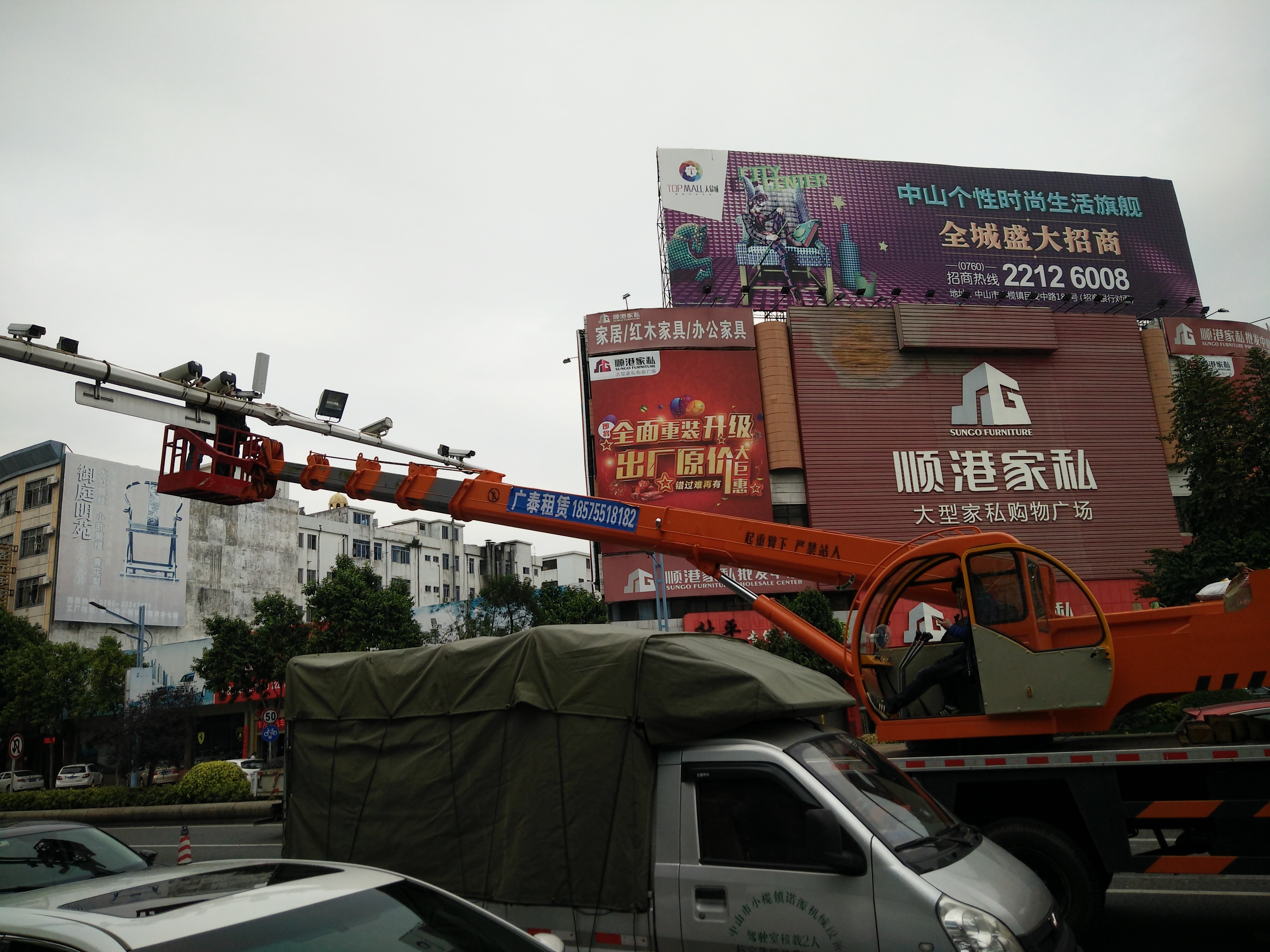 佛山高空作業(yè)車出租電話 高空作業(yè)車租賃供應(yīng)商 租賃高空作業(yè)車