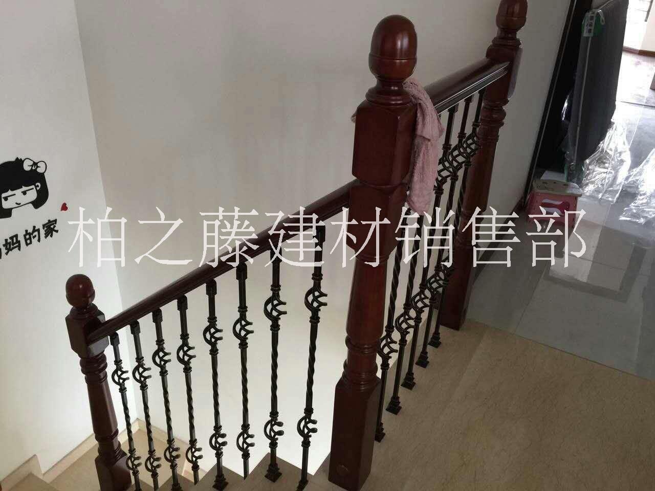 成都柏藤鐵藝護(hù)欄 樓梯鐵藝護(hù)欄 成都樓梯鐵藝護(hù)欄價(jià)格