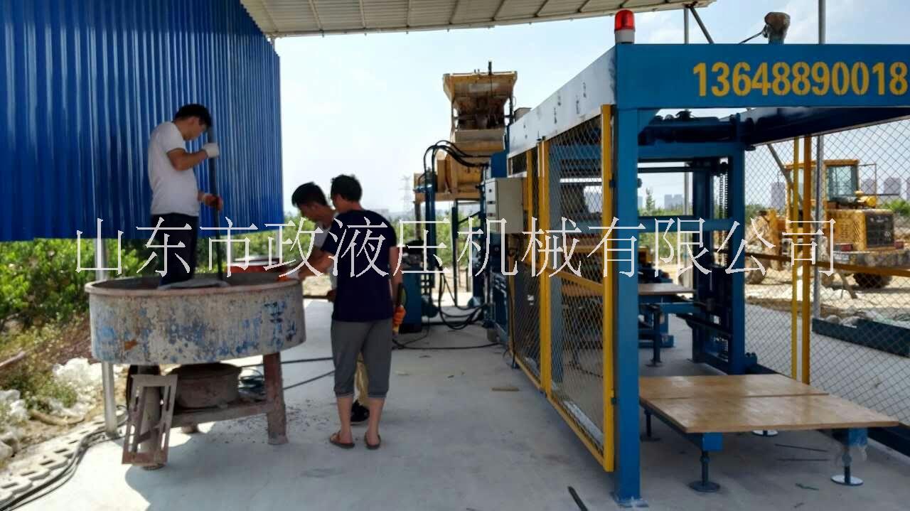 彌勒透水磚機(jī)設(shè)備 彌勒透水磚機(jī)設(shè)備 彩磚機(jī)