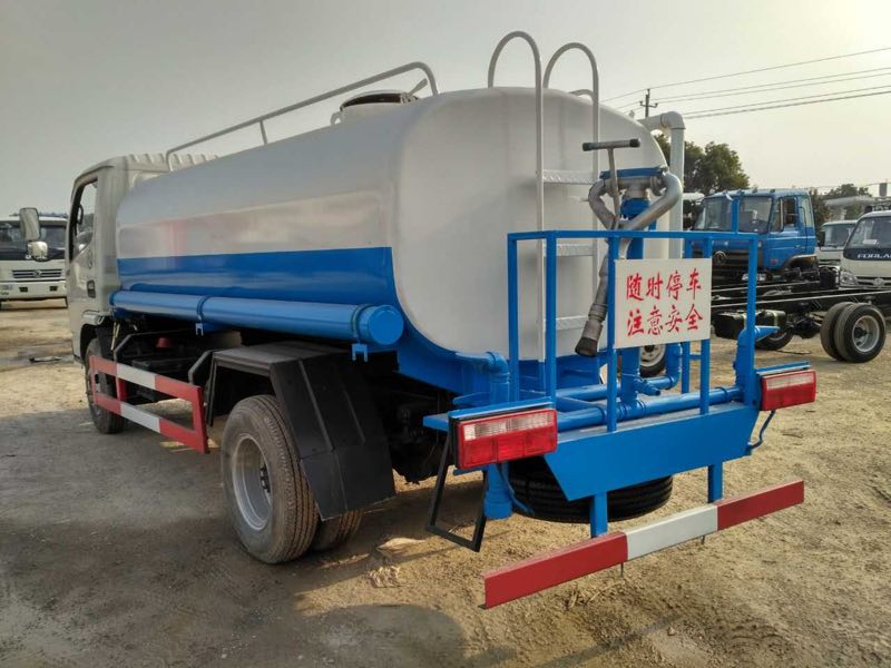 東風(fēng)5噸灑水車(chē)