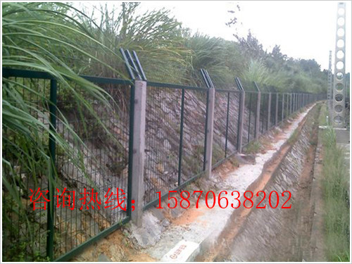南昌景德鎮(zhèn)高速護(hù)欄 橋梁防拋網(wǎng) 鐵路護(hù)欄 防眩目鋼絲網(wǎng)批發(fā)價(jià)