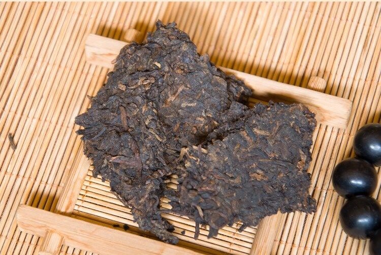 天弘茶業(yè) 老曼娥09年普洱熟茶 手工石磨壓制